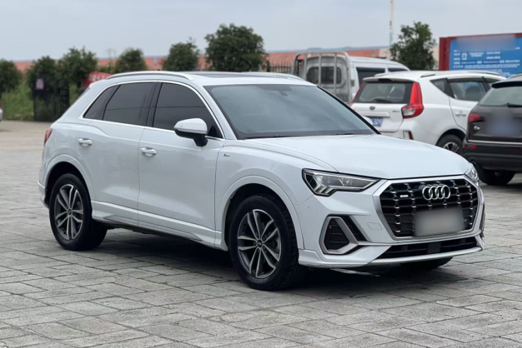 Audi Q3 2021 car image #4