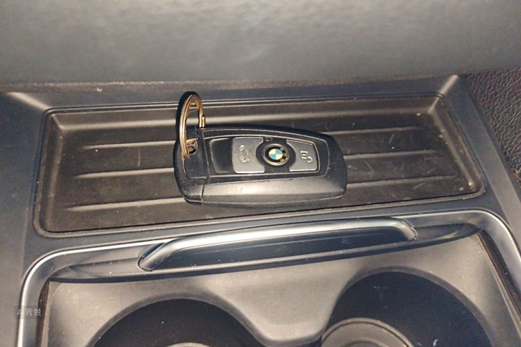 BMW 3 Series 2018 car image #10
