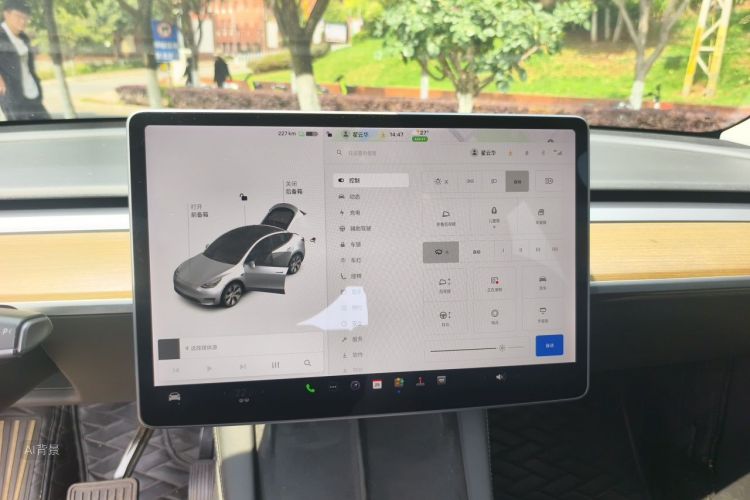 Tesla Model Y 2021 #13 Tesla Model Y 2021 car image #13
