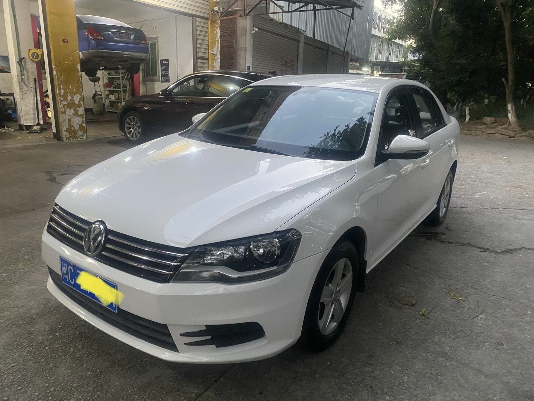 Volkswagen Bora 2013 car image 