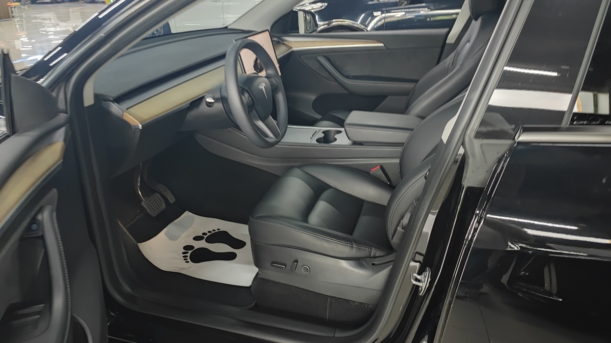 Tesla Model Y 2023 #3 Tesla Model Y 2023 car image #3