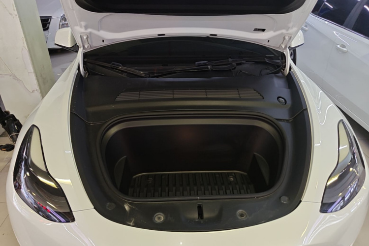 Tesla Model Y 2021 #20 Tesla Model Y 2021 car image #20