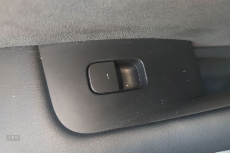 Tesla Model Y 2023 #10 Tesla Model Y 2023 car image #10