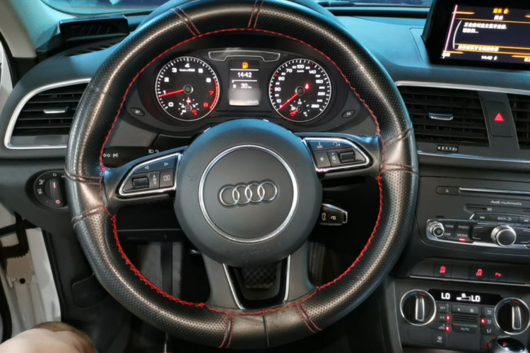Audi Q3 2018 #11 Audi Q3 2018 car image #11