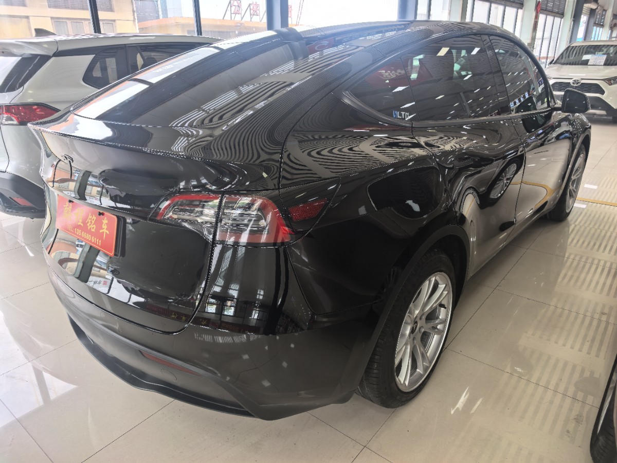 Tesla Model Y 2023 car image #3