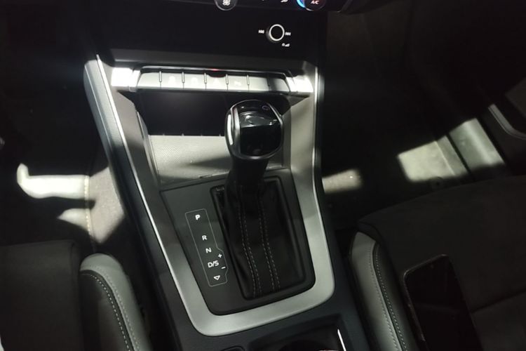 Audi Q3 2023 car image #14