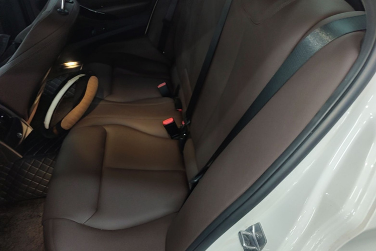 BMW 3 Series 2018 #17 BMW 3 Series 2018 car image #17