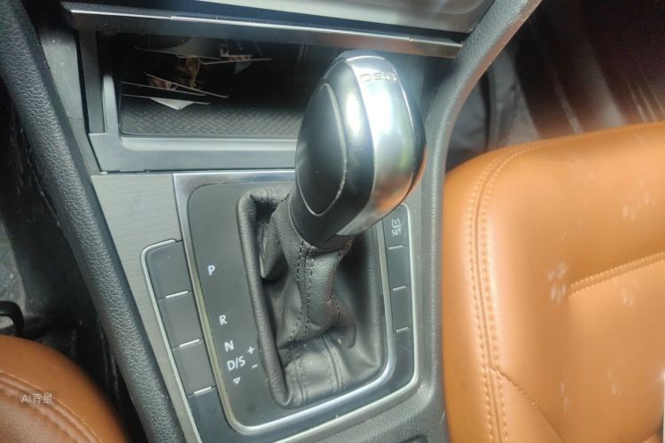 Volkswagen Golf 2015 car image #16