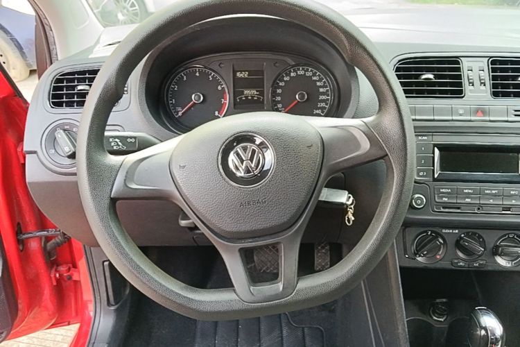 Volkswagen Polo 2018 car image #11