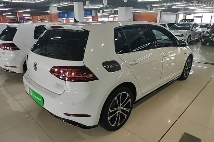Volkswagen Golf 2020 car image #7