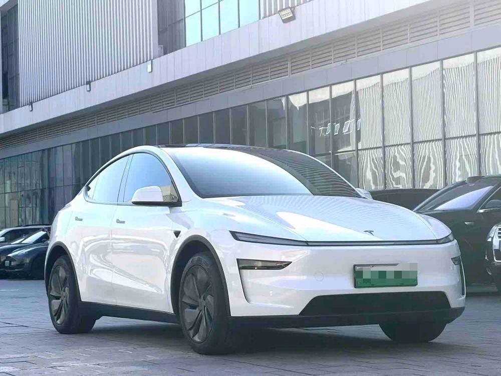 Tesla Model Y 2026 #3 Tesla Model Y 2026 car image #3