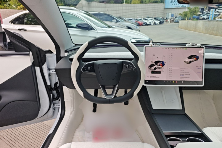 Tesla Model 3 2025 immagine di auto #11
