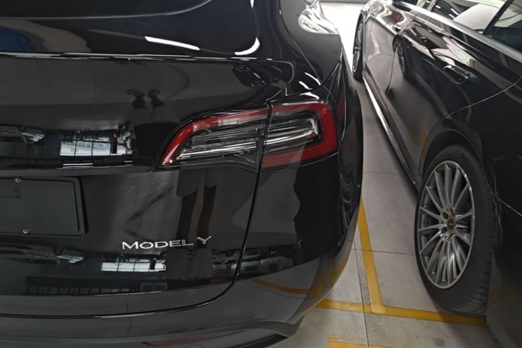 Tesla Model Y 2022 car image #8