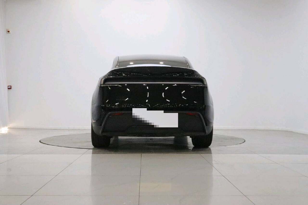 Tesla Model Y 2026 #8 Tesla Model Y 2026 car image #8