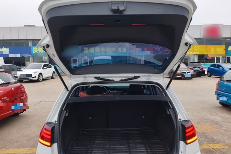 Volkswagen Golf 2018 car image #19
