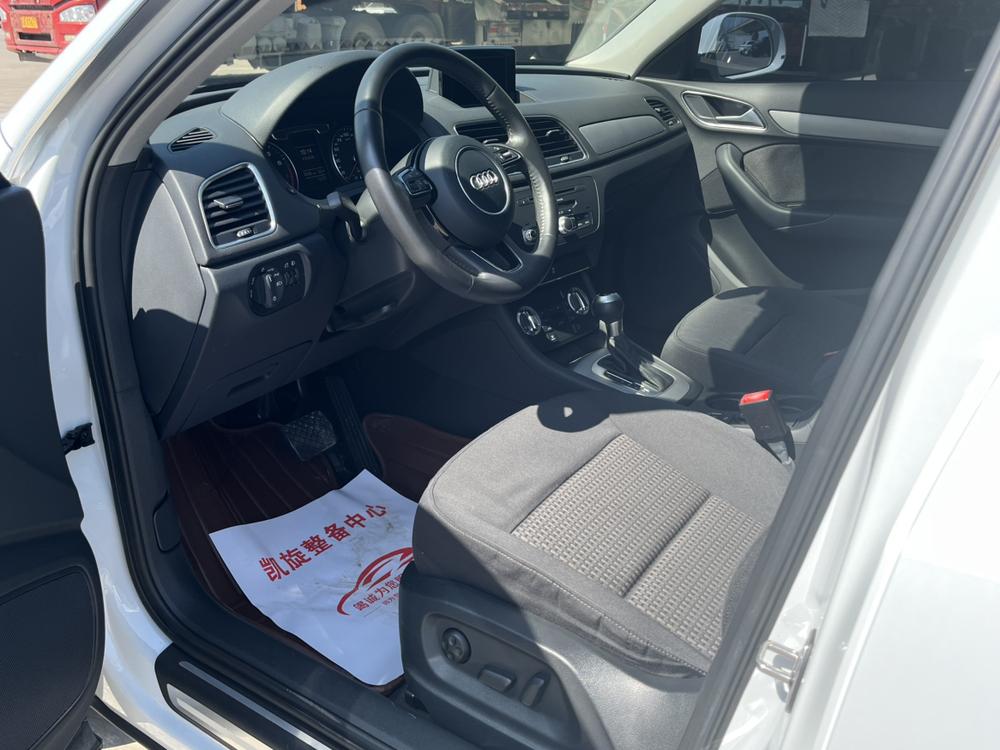 Audi Q3 2015 car image #13