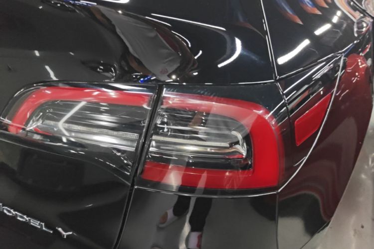 Tesla Model Y 2022 car image #8