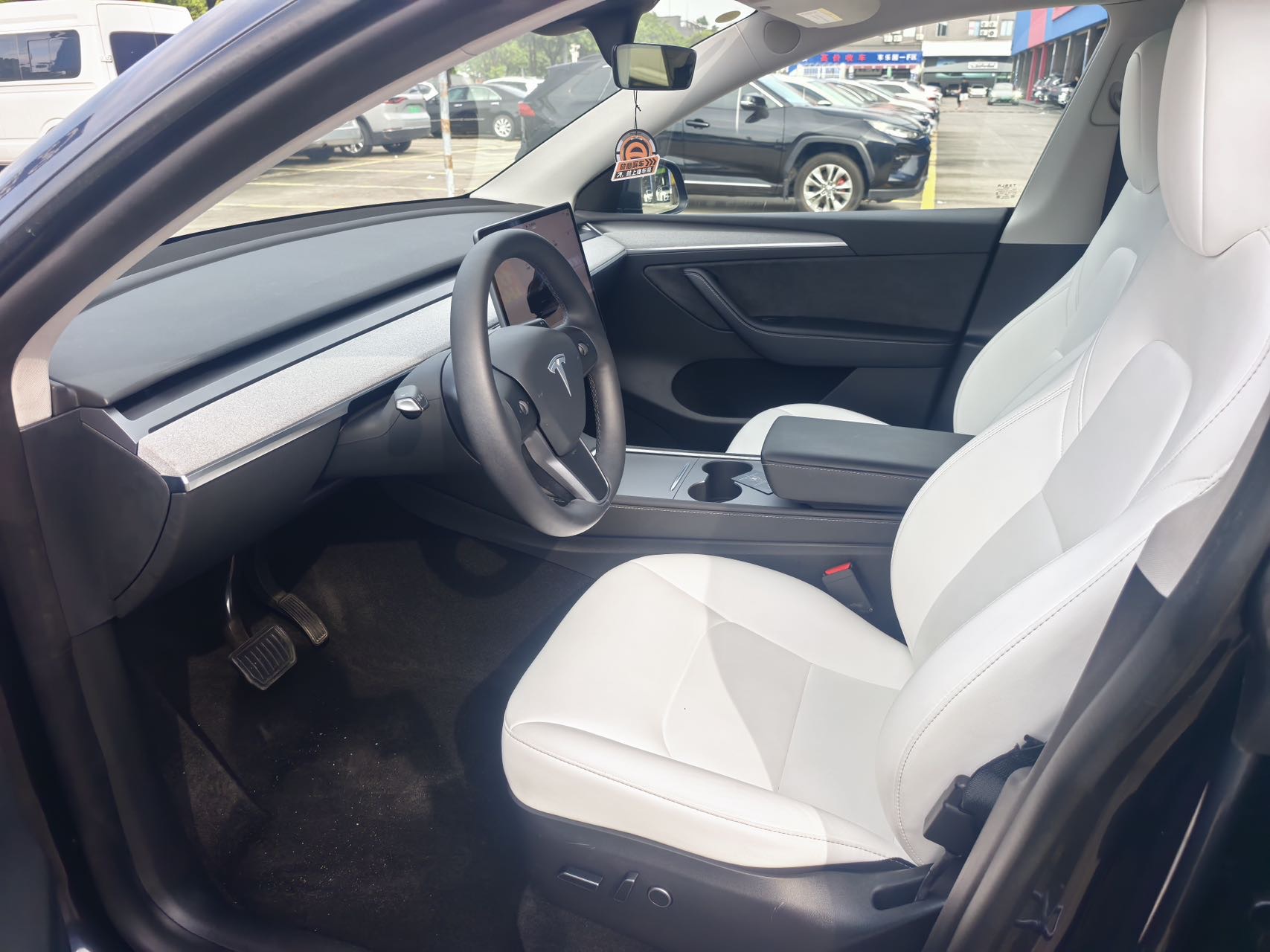 Tesla Model Y 2024 #4 Tesla Model Y 2024 car image #4