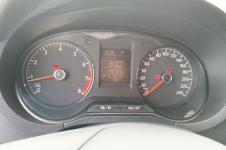 Volkswagen Polo 2018 car image #12