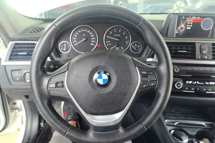 BMW 3 Series 2017 #15 BMW 3 Series 2017 car image #15