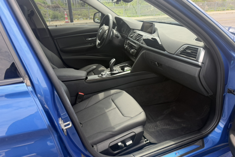 BMW 3 Series 2017 صورة سيارة #23