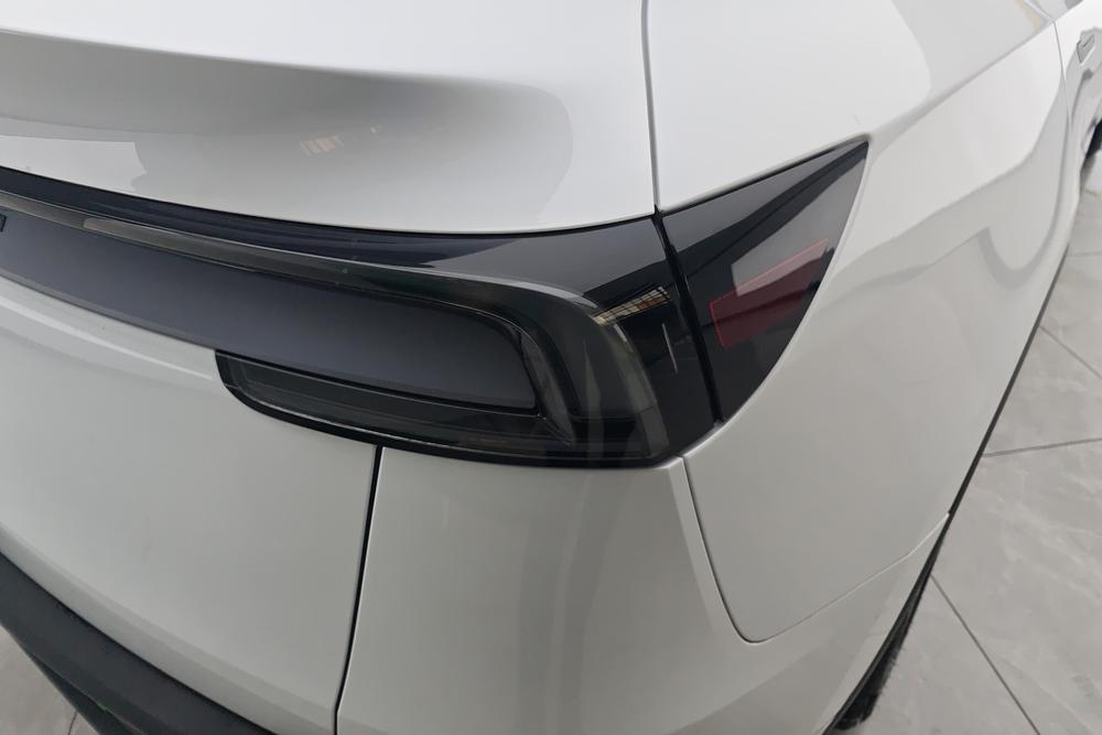 Tesla Model Y 2025 car image #9