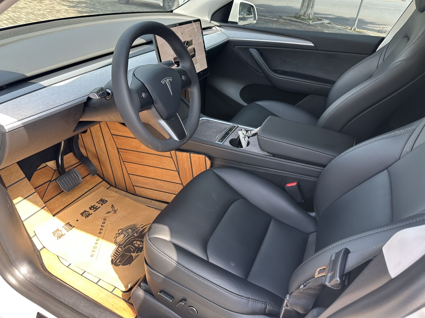 Tesla Model Y 2023 car image #6