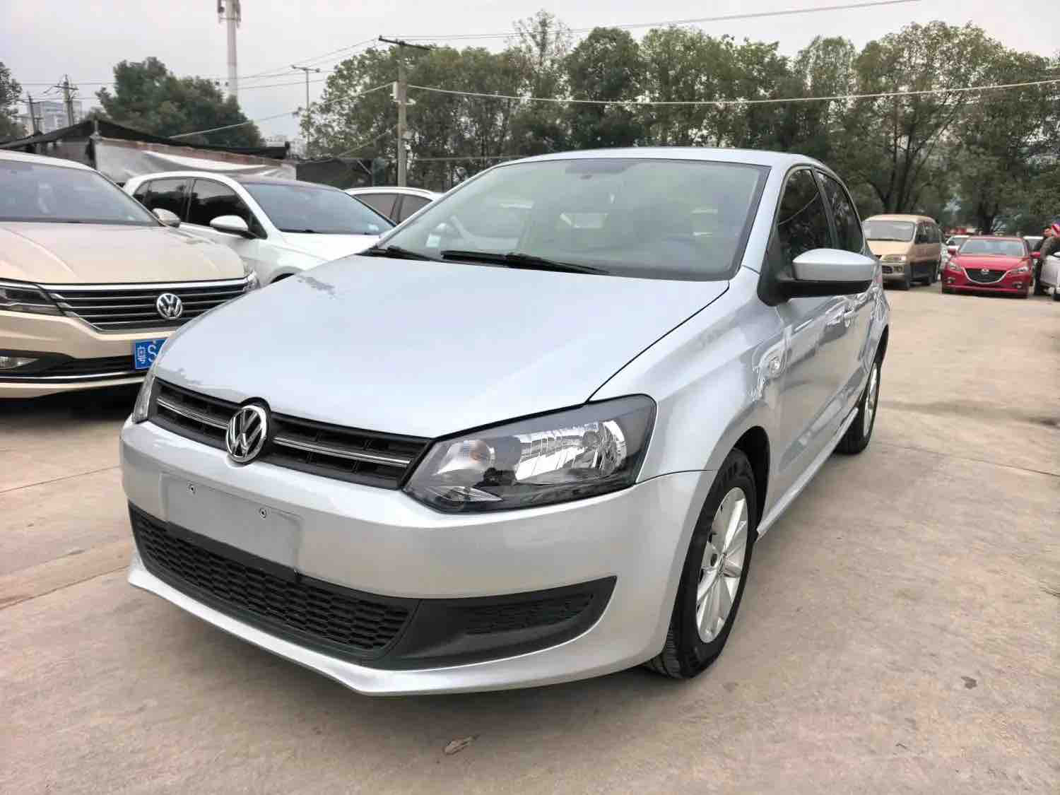 Volkswagen Polo 2014 car image 