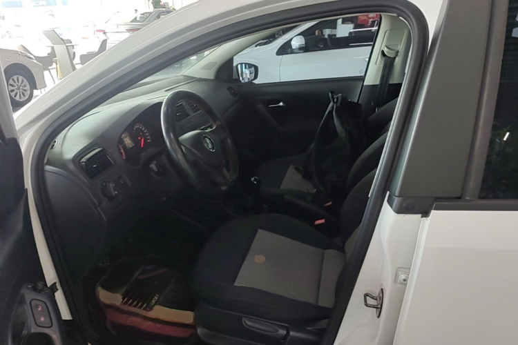 Volkswagen Polo 2018 car image #15