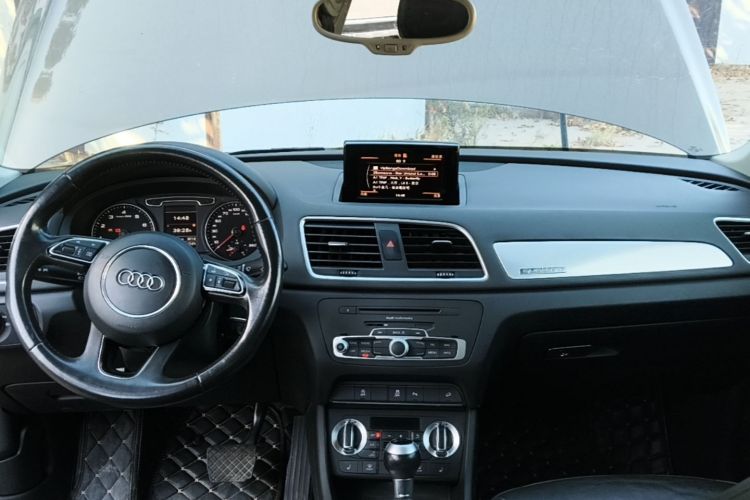 Audi Q3 2016 car image #11