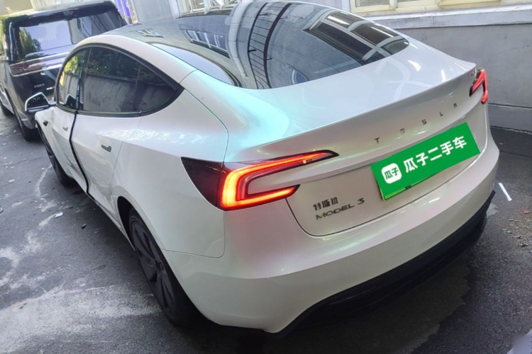 Tesla Model 3 2024 car image #5