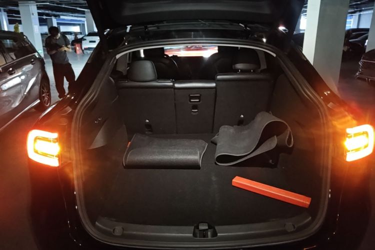 Tesla Model Y 2022 immagine di auto #19