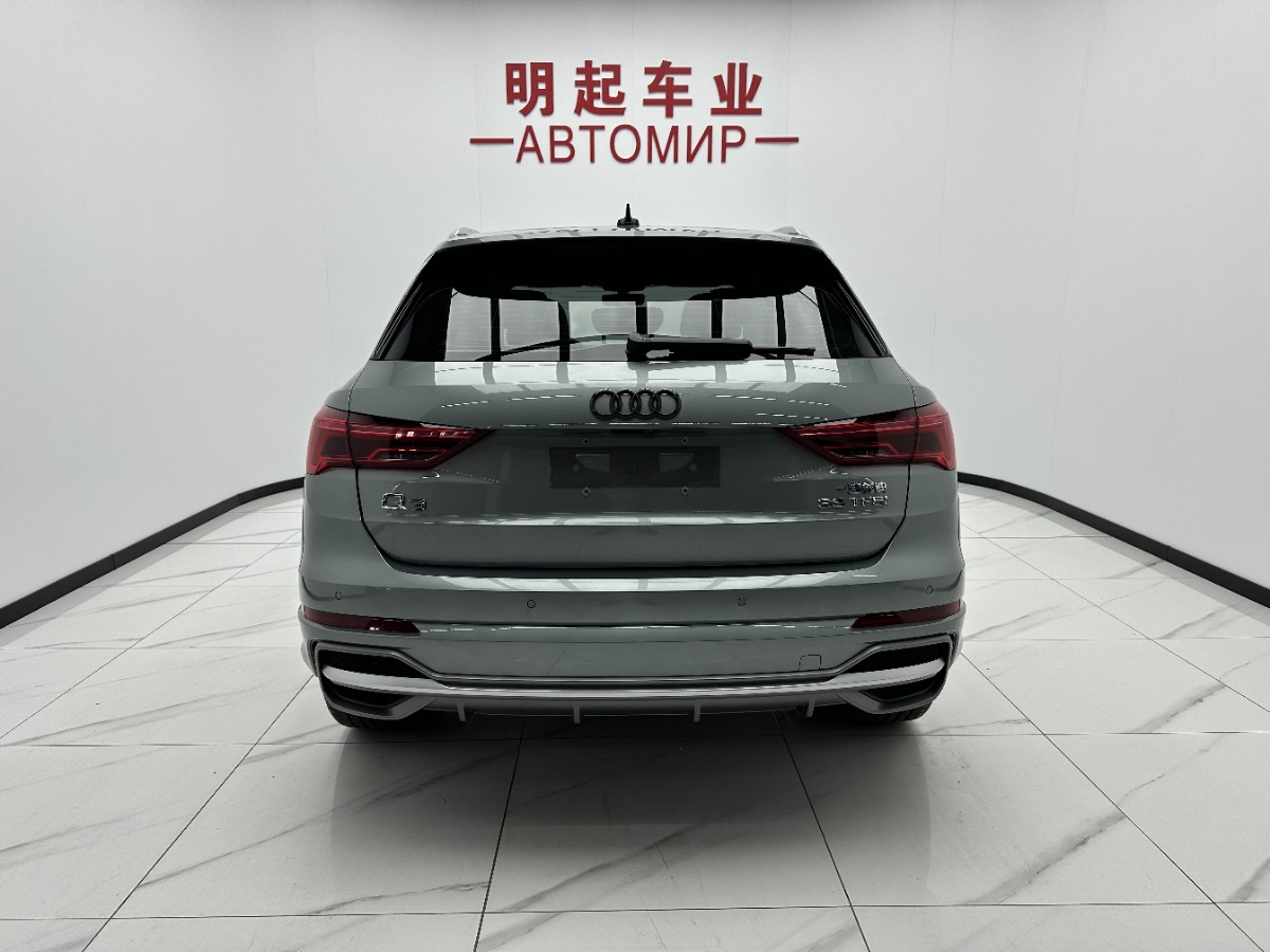 Audi Q3 2023 car image #10