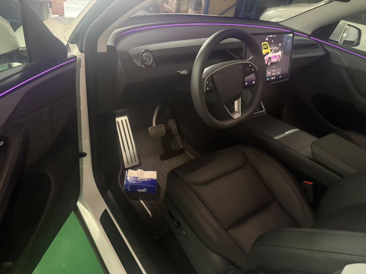Tesla Model Y 2025 #3 Tesla Model Y 2025 car image #3