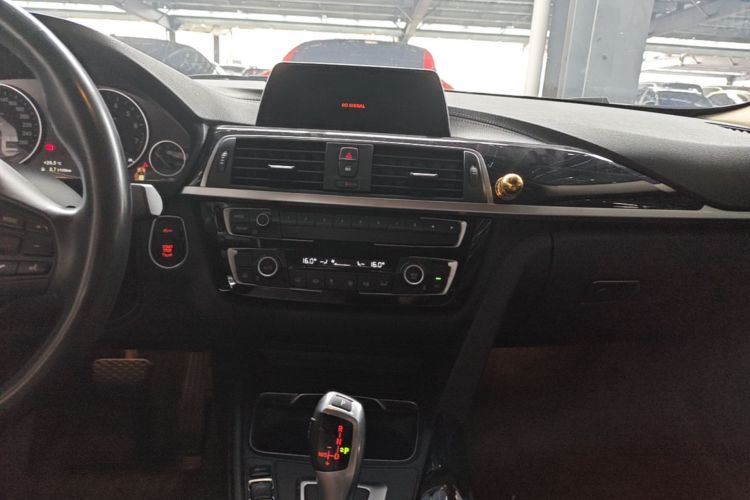 BMW 3 Series 2018 #13 BMW 3 Series 2018 car image #13