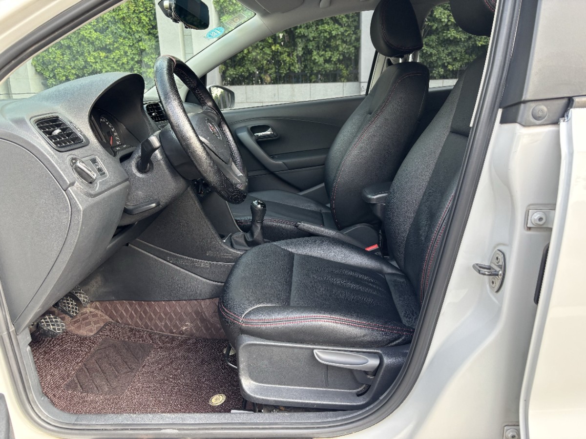 Volkswagen Polo 2016 car image #4