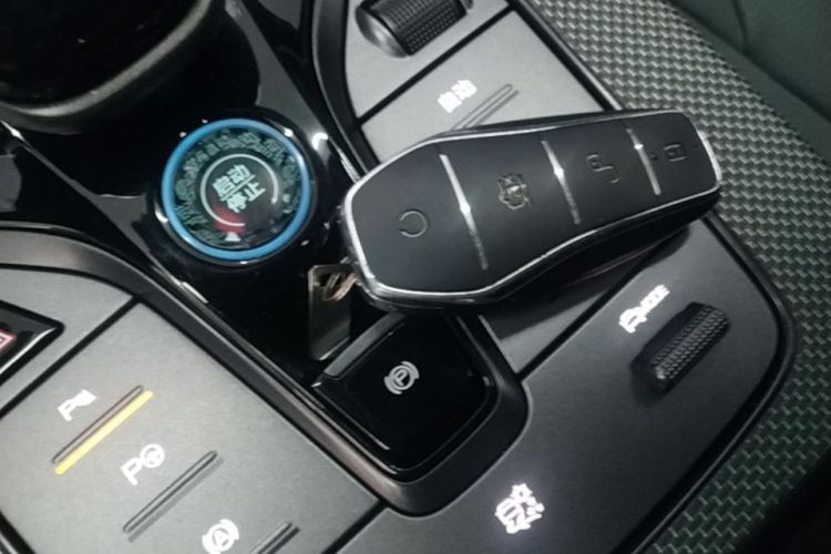 BYD Han 2023 immagine di auto #13