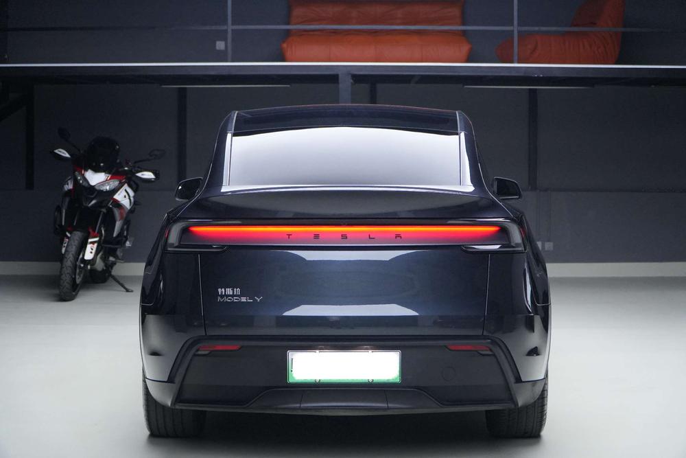 Tesla Model Y 2025 #3 Tesla Model Y 2025 immagine di auto #3