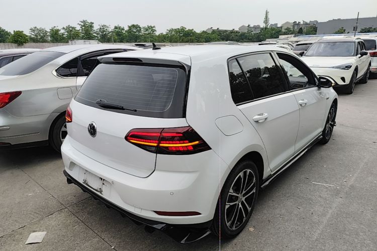 Volkswagen Golf 2020 car image #7