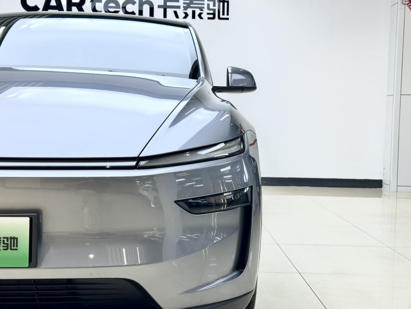 Tesla Model Y 2025 #6 Tesla Model Y 2025 car image #6