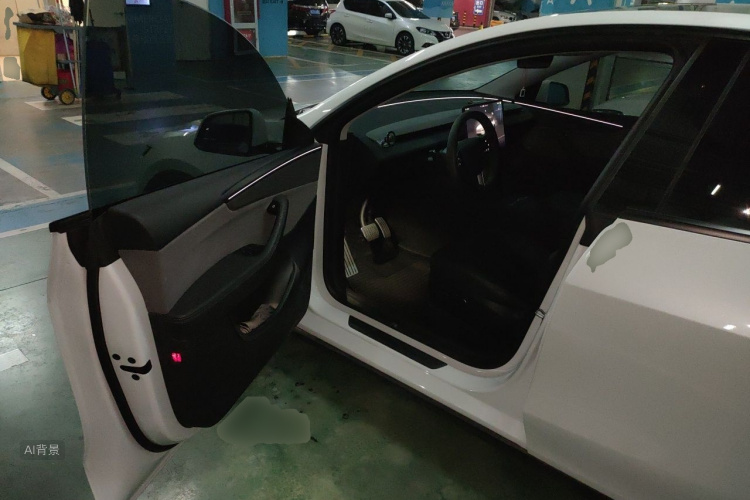 Tesla Model Y 2025 #18 Tesla Model Y 2025 car image #18