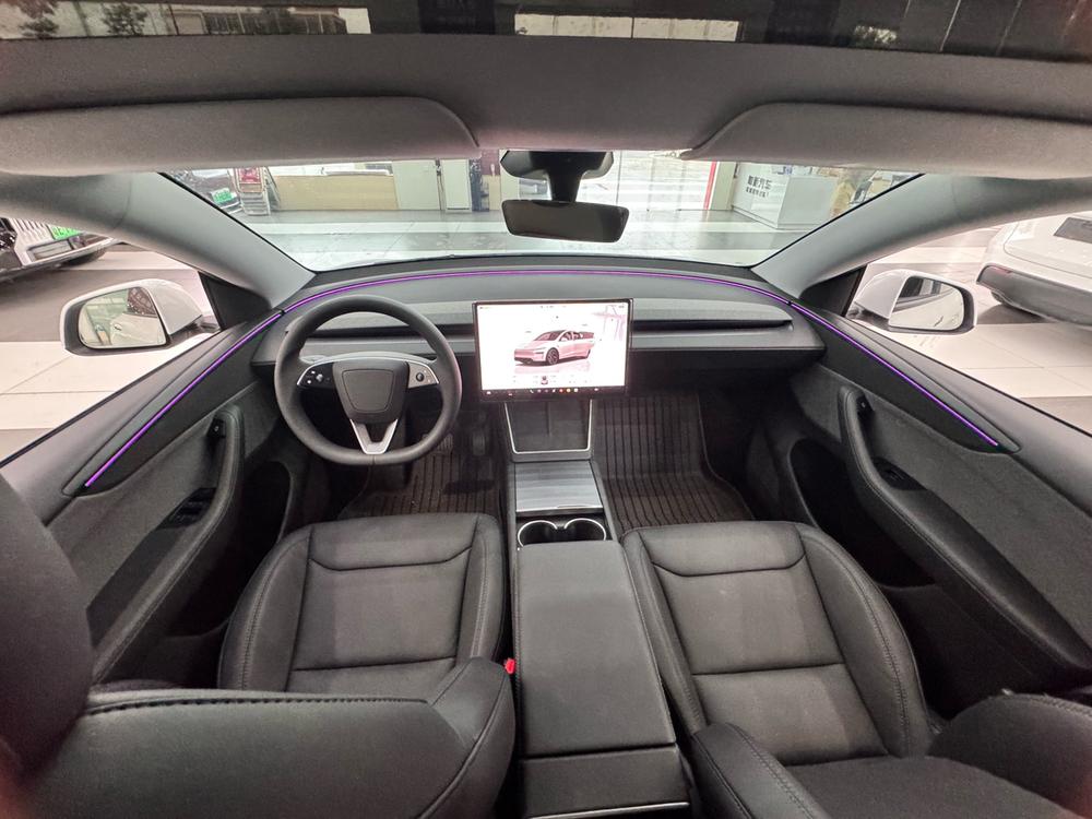 Tesla Model Y 2025 #11 Tesla Model Y 2025 car image #11