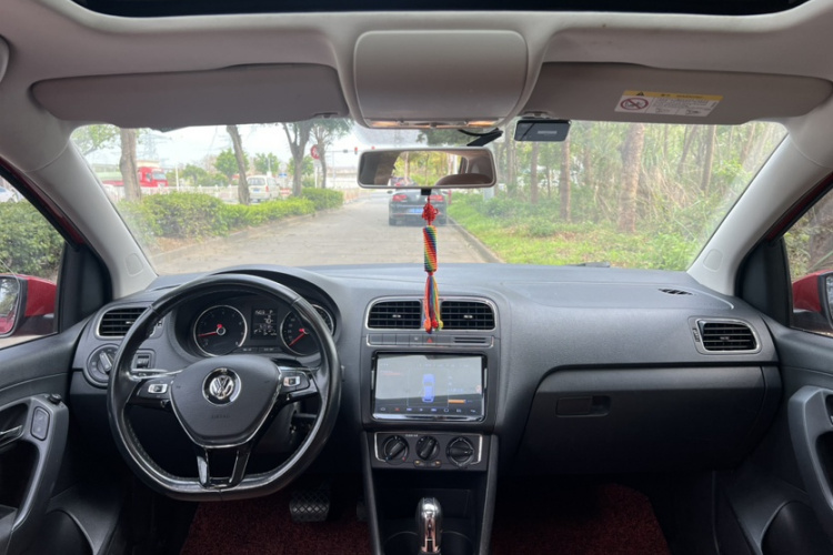 Volkswagen Polo 2018 car image #9