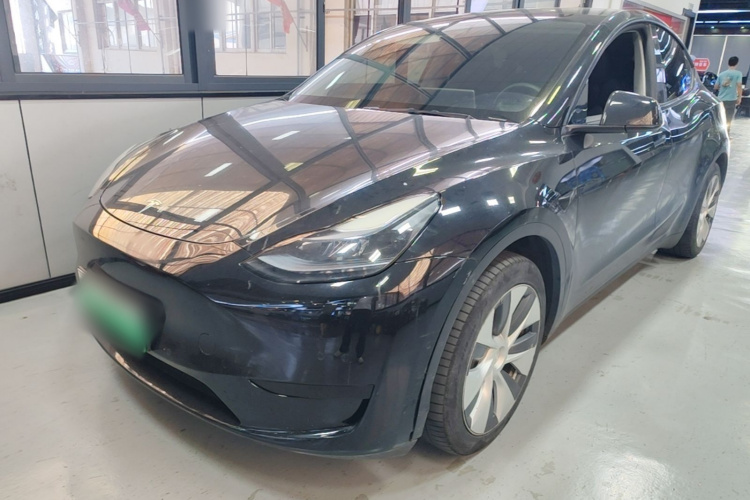 Tesla Model Y 2022 car image #2