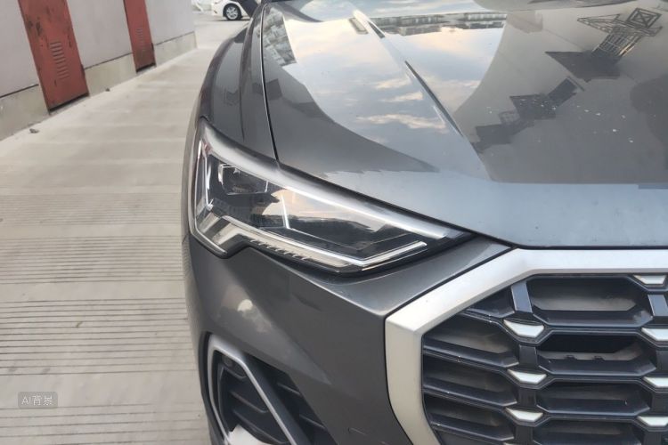 Audi Q3 2019 car image #8