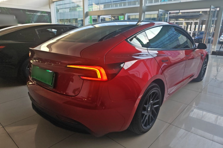 Tesla Model 3 2024 immagine di auto #7