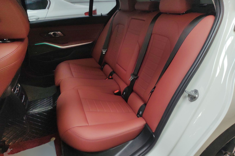 BMW 3 Series 2021 car image #17