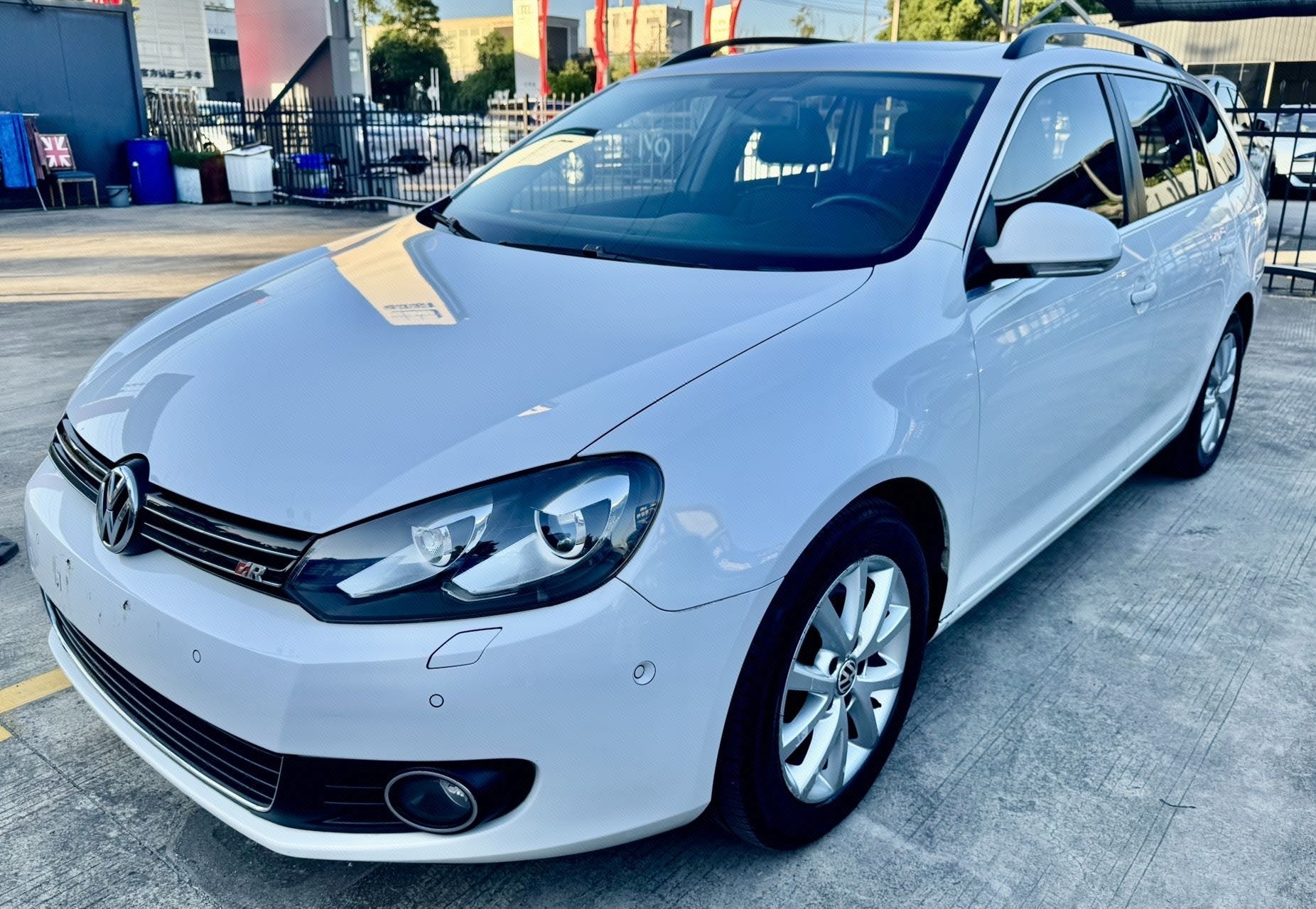 Volkswagen Golf (Imported) 2012 car image 