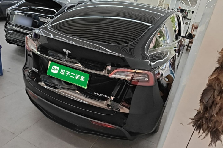 Tesla Model Y 2022 car image #7