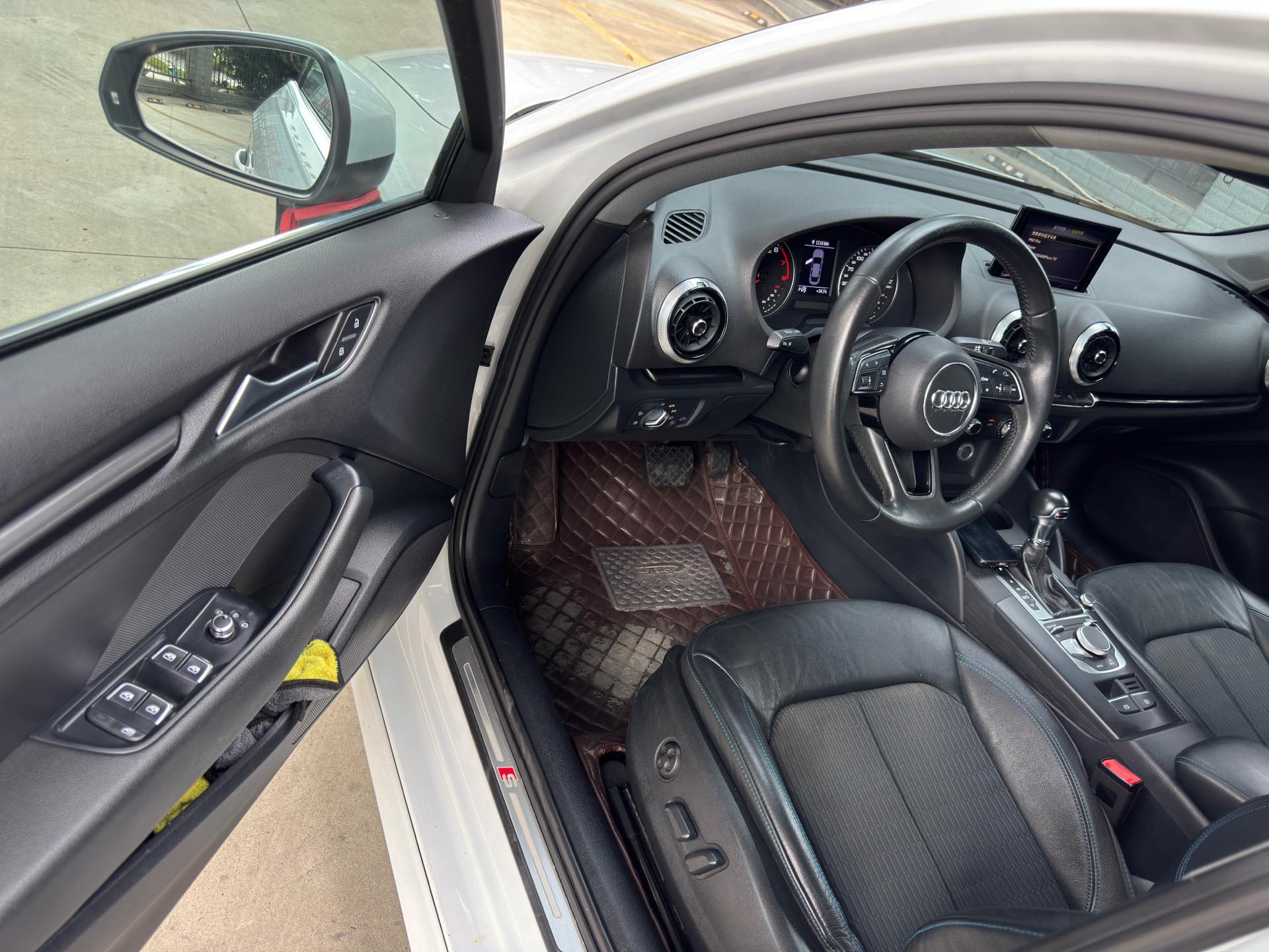 Audi A3 2018 car image #12